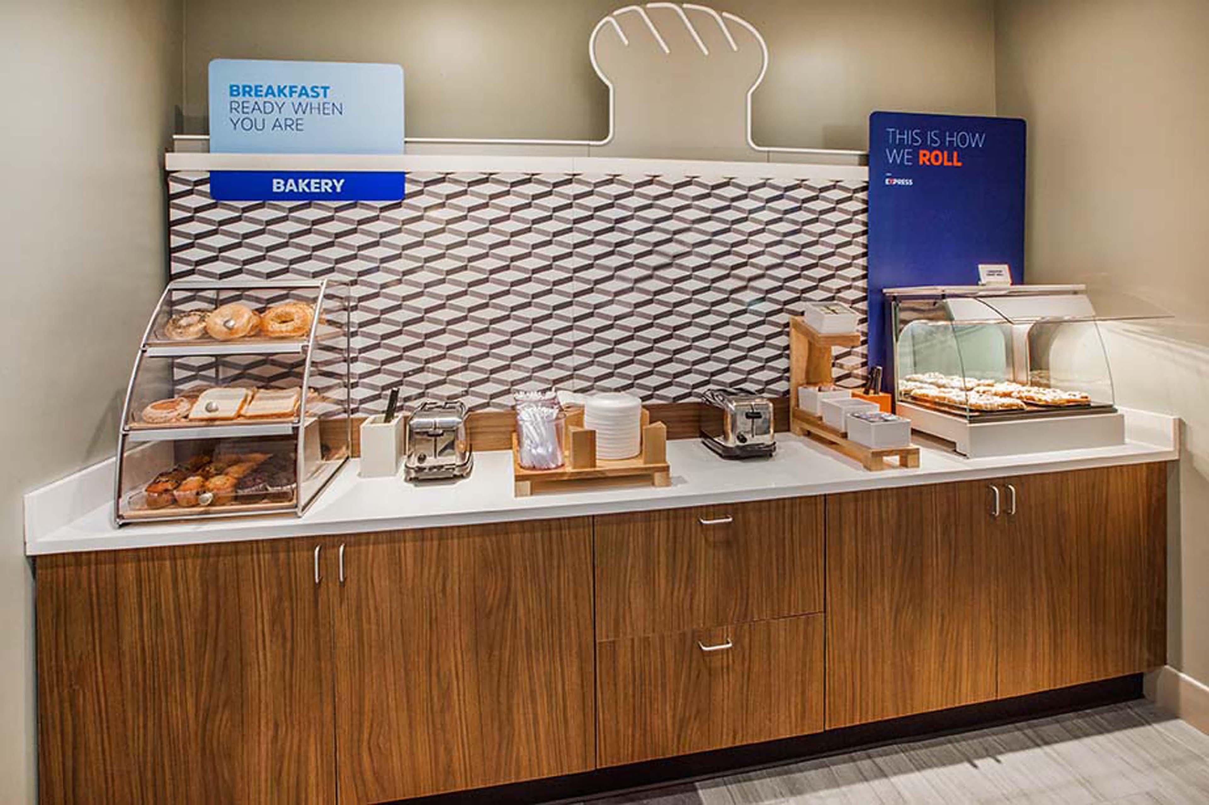 Holiday Inn Express & Suites Laurel Lakes By Ihg Luaran gambar